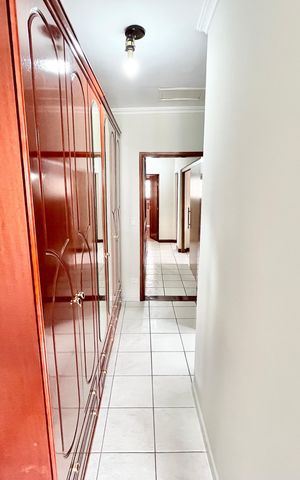 Casa à venda com 226m², 3 quartos e 2 vagas Casa à venda com 226m², 3 quartos e 2 vagasQuarto 3 - Suíte