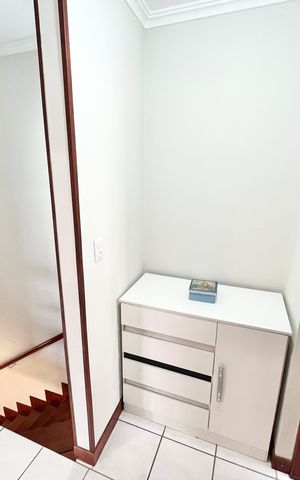 Casa à venda com 226m², 3 quartos e 2 vagas Casa à venda com 226m², 3 quartos e 2 vagasCorredor Ármario