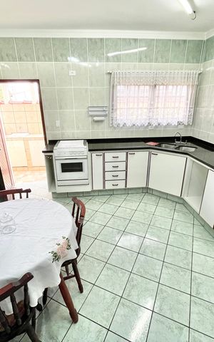 Casa à venda com 226m², 3 quartos e 2 vagas Casa à venda com 226m², 3 quartos e 2 vagasCozinha