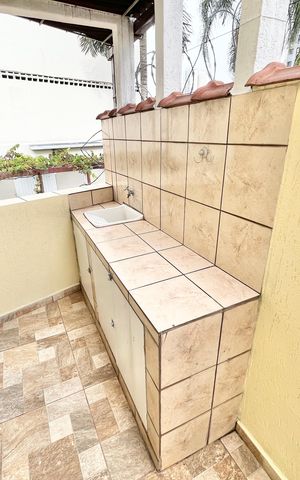 Casa à venda com 226m², 3 quartos e 2 vagas Casa à venda com 226m², 3 quartos e 2 vagasTanque