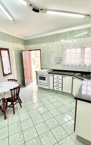Casa à venda com 226m², 3 quartos e 2 vagas Casa à venda com 226m², 3 quartos e 2 vagasCozinha