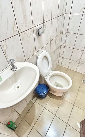 Casa à venda com 226m², 3 quartos e 2 vagas Casa à venda com 226m², 3 quartos e 2 vagasBanheiro de serviço
