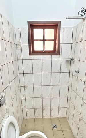 Casa à venda com 226m², 3 quartos e 2 vagas Casa à venda com 226m², 3 quartos e 2 vagasBanheiro de serviço