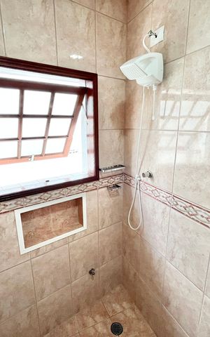 Casa à venda com 226m², 3 quartos e 2 vagas Casa à venda com 226m², 3 quartos e 2 vagasBanheiro