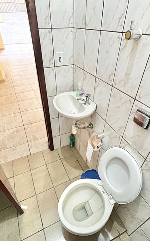 Casa à venda com 226m², 3 quartos e 2 vagas Casa à venda com 226m², 3 quartos e 2 vagasBanheiro de serviço