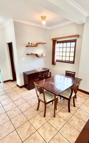 Casa à venda com 226m², 3 quartos e 2 vagas Casa à venda com 226m², 3 quartos e 2 vagasSala de Jantar