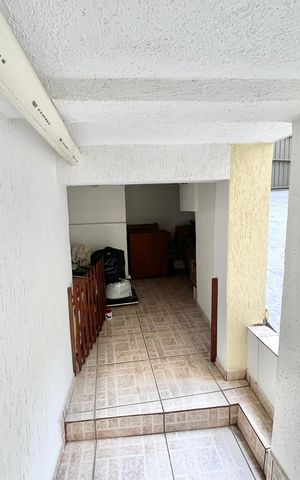 Casa à venda com 226m², 3 quartos e 2 vagas Casa à venda com 226m², 3 quartos e 2 vagasPorão