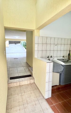 Casa à venda com 226m², 3 quartos e 2 vagas Casa à venda com 226m², 3 quartos e 2 vagasCorredor