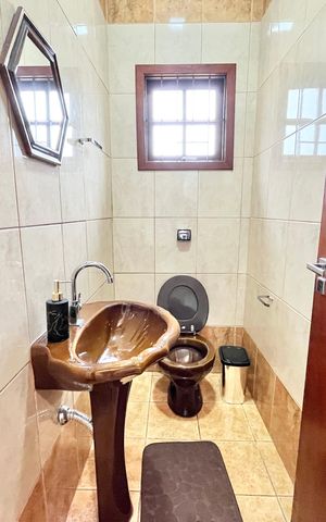 Casa à venda com 226m², 3 quartos e 2 vagas Casa à venda com 226m², 3 quartos e 2 vagasLavabo