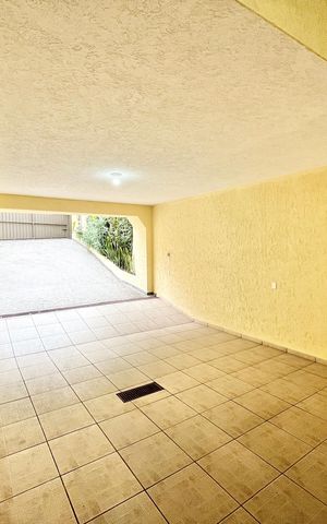 Casa à venda com 226m², 3 quartos e 2 vagas Casa à venda com 226m², 3 quartos e 2 vagasGaragem