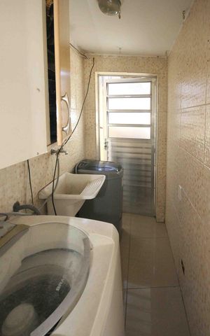 Casa à venda com 270m², 5 quartos e 4 vagas Casa à venda com 270m², 5 quartos e 4 vagasÁrea de Serviço casa 02