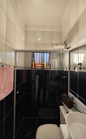Casa à venda com 244m², 6 quartos e 6 vagas Casa à venda com 244m², 6 quartos e 6 vagasBanheiro Social