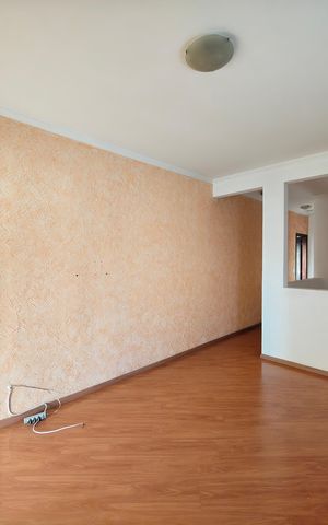 Casa à venda com 244m², 6 quartos e 6 vagas Casa à venda com 244m², 6 quartos e 6 vagasCasa 2 - Sala