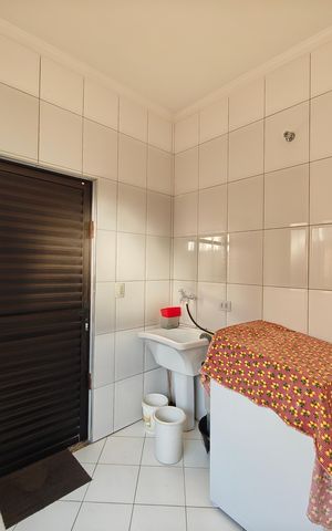Casa à venda com 244m², 6 quartos e 6 vagas Casa à venda com 244m², 6 quartos e 6 vagasÁrea de Serviço