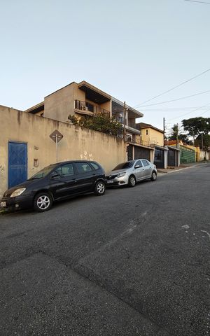 Casa à venda com 244m², 6 quartos e 6 vagas Casa à venda com 244m², 6 quartos e 6 vagasVista da Rua