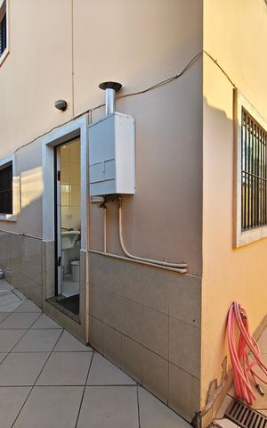 Casa à venda com 244m², 6 quartos e 6 vagas Casa à venda com 244m², 6 quartos e 6 vagasQuintal