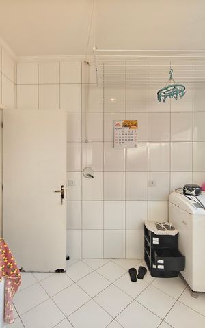 Casa à venda com 244m², 6 quartos e 6 vagas Casa à venda com 244m², 6 quartos e 6 vagasÁrea de Serviço