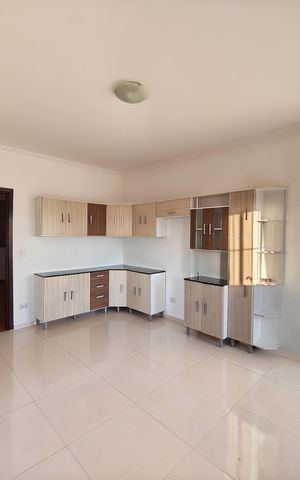 Casa à venda com 244m², 6 quartos e 6 vagas Casa à venda com 244m², 6 quartos e 6 vagasCasa 2 - Cozinha