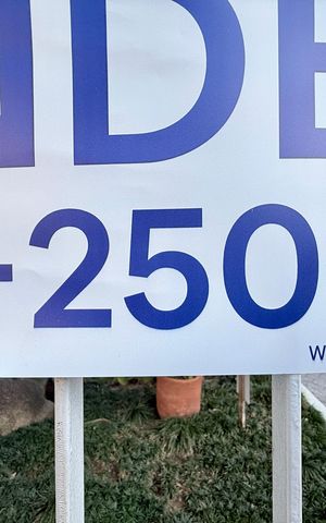 Apartamento à venda com 60m², 2 quartos e 1 vaga Apartamento à venda com 60m², 2 quartos e 1 vagaPlaca