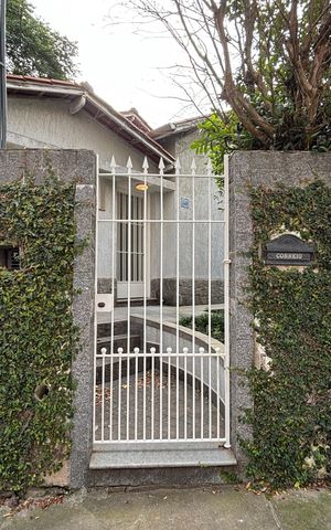 Casa para alugar com 240m², 4 quartos e 2 vagas Casa para alugar com 240m², 4 quartos e 2 vagasFachada