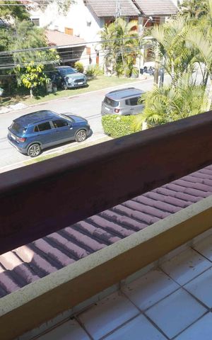 Casa de condomínio à venda com 390m², 4 quartos e 6 vagasSacada