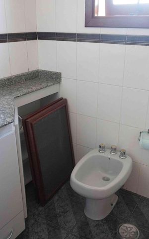 Casa de condomínio à venda com 390m², 4 quartos e 6 vagasBanheiro da Suíte 2