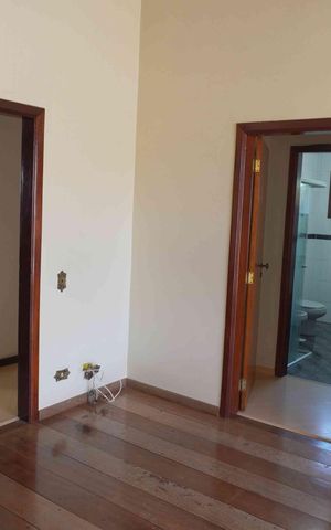 Casa de condomínio à venda com 390m², 4 quartos e 6 vagasPiso Superior