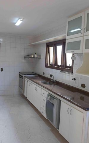 Casa de condomínio à venda com 390m², 4 quartos e 6 vagasCozinha