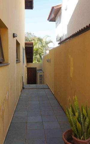 Casa de condomínio à venda com 390m², 4 quartos e 6 vagasÁrea Externa