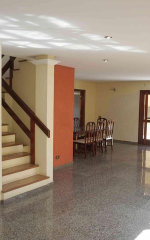 Casa de condomínio à venda com 390m², 4 quartos e 6 vagasSala