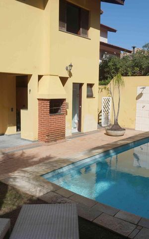 Casa de condomínio à venda com 390m², 4 quartos e 6 vagasPiscina