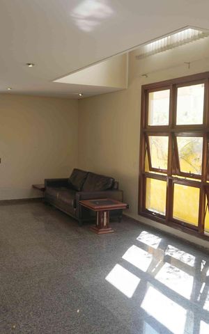 Casa de condomínio à venda com 390m², 4 quartos e 6 vagasSala