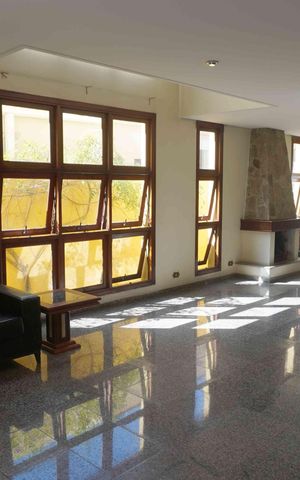 Casa de condomínio à venda com 390m², 4 quartos e 6 vagasSala