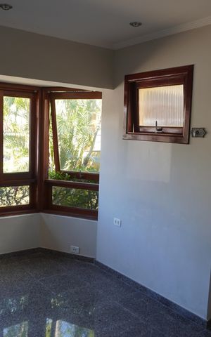 Casa de condomínio à venda com 390m², 4 quartos e 6 vagasHall