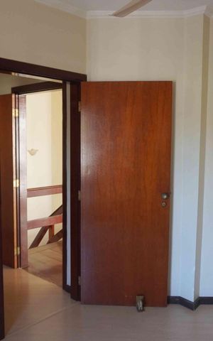Casa de condomínio à venda com 390m², 4 quartos e 6 vagasSuite 2