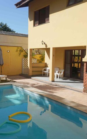 Casa de condomínio à venda com 390m², 4 quartos e 6 vagasPiscina