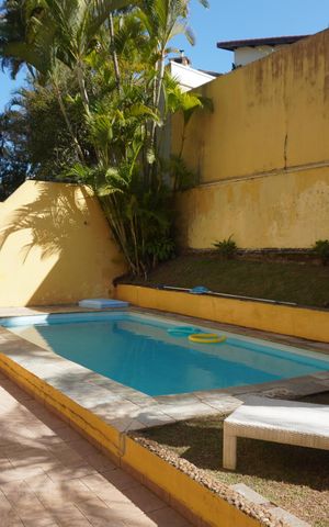 Casa de condomínio à venda com 390m², 4 quartos e 6 vagasPiscina