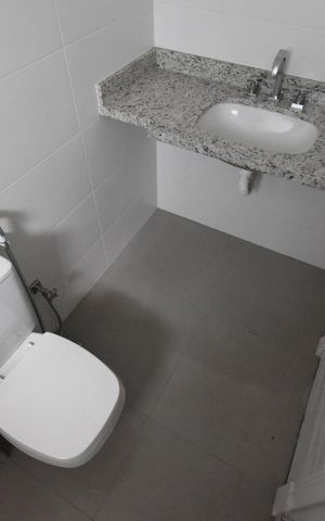 Apartamento à venda com 67m², 2 quartos e 2 vagasBanheiro da Suíte 1