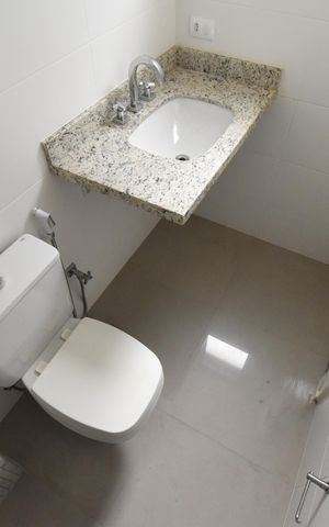 Apartamento à venda com 67m², 2 quartos e 2 vagasBanheiro da Suíte 2