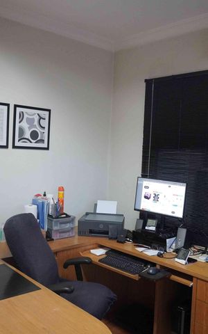 Casa de condomínio à venda com 401m², 4 quartos e 4 vagasEscritório