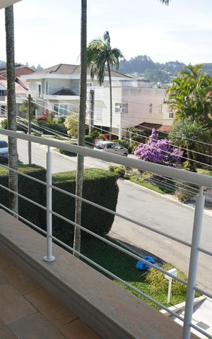 Casa de condomínio à venda com 401m², 4 quartos e 4 vagasSacada