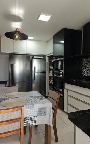 Apartamento à venda com 150m², 3 quartos e 2 vagasCozinha
