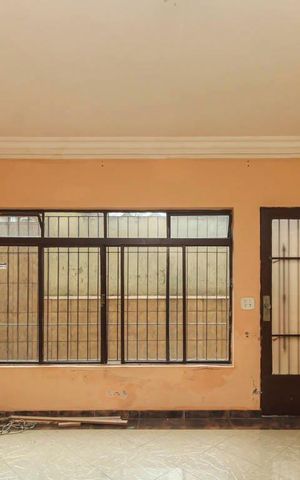 Casa à venda com 188m², 4 quartos e 2 vagas Casa à venda com 188m², 4 quartos e 2 vagasSala