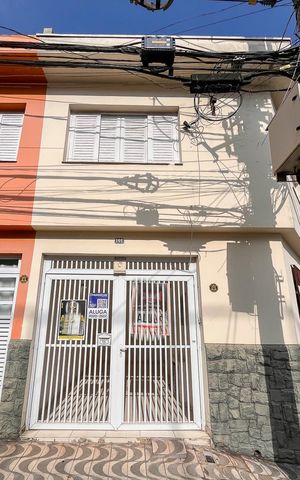 Casa para alugar com 114m², 3 quartos e 1 vagaFachada + plaquinha