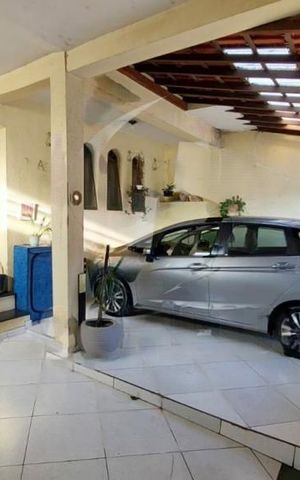 Casa à venda com 280m², 4 quartos e 3 vagas