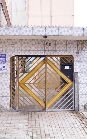 Apartamento para alugar com 43m², 2 quartos e sem vagaPlaca GRANDE instalada na fachada do condomínio, dia 17.09.2026 - Código da placa: EWTB-922