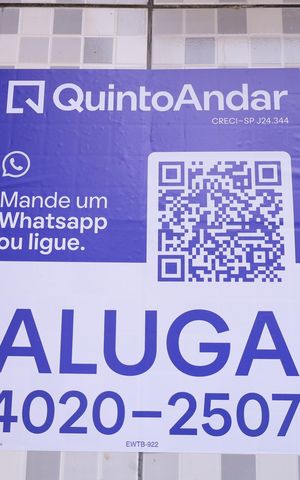 Apartamento para alugar com 43m², 2 quartos e sem vagaPlaca GRANDE instalada na fachada do condomínio, dia 17.09.2026 - Código da placa: EWTB-922