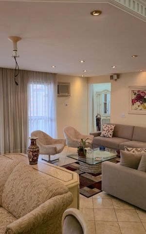 Apartamento à venda com 250m², 4 quartos e 4 vagas Apartamento à venda com 250m², 4 quartos e 4 vagasSala