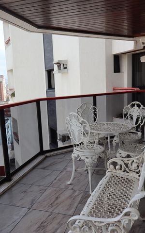 Apartamento à venda com 250m², 4 quartos e 4 vagasVaranda da Sala