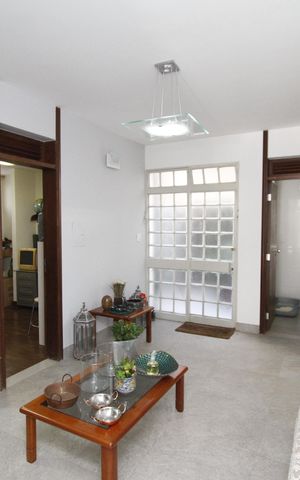 Casa à venda com 291m², 5 quartos e 8 vagasSala 2